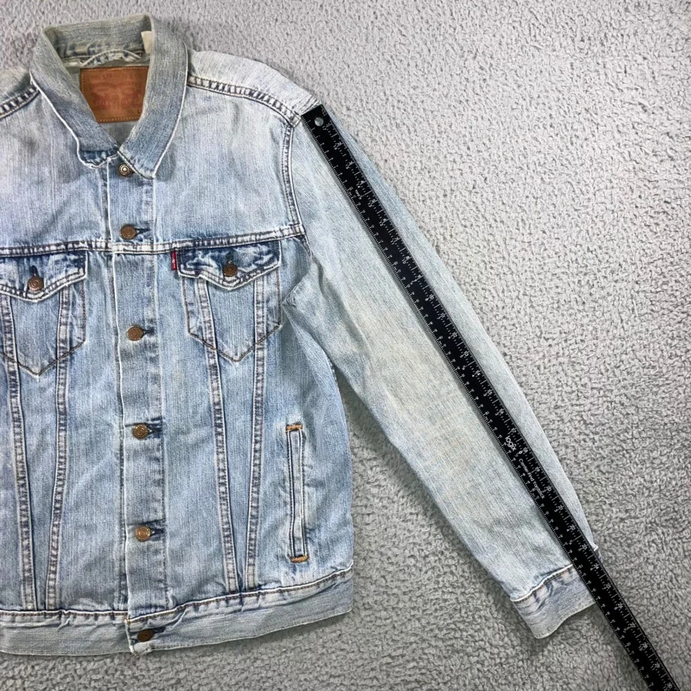 Levi's Denim Trucker Jacket Men Large Light Wash Blue Faded Western Classic - Picture 4 of 12